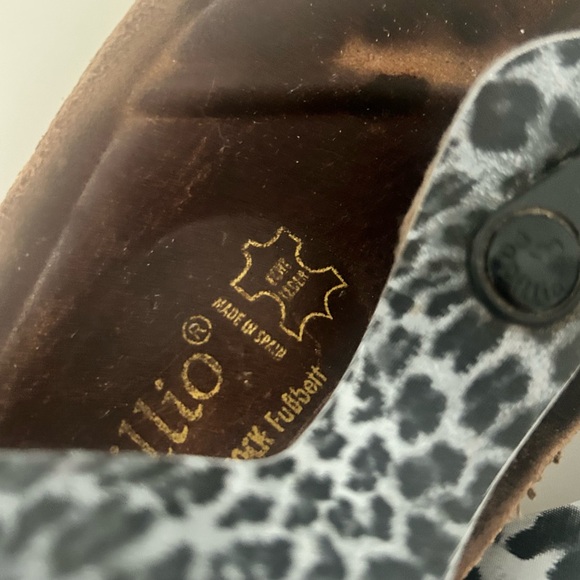 Silver Leopard Print Gizeh Papillio Birkenstock Sandals - Picture 4 of 7